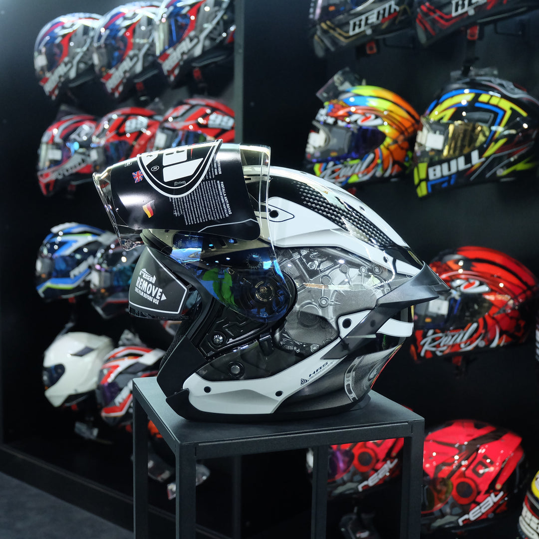 Real Helmet Oslo Mecanica black and white helmet