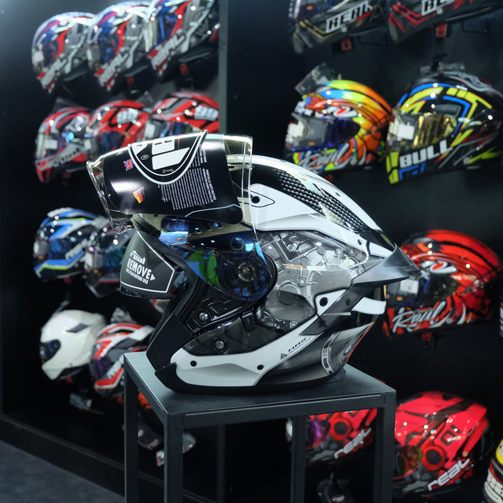 Real Helmet Oslo Mecanica black and white helmet