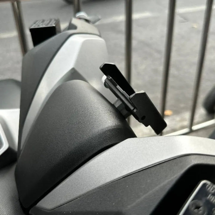 Motorcycle phone holder with handlebar cover Mototec MT-Forza350