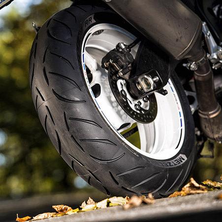 Metzeler Sportec M7 RR outer tire (for 17-inch rims)