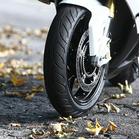 Metzeler Sportec M7 RR outer tire (for 17-inch rims)
