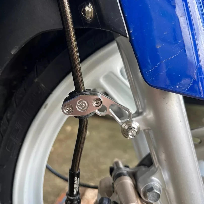 Front disc brake cable clamp 1 GTR