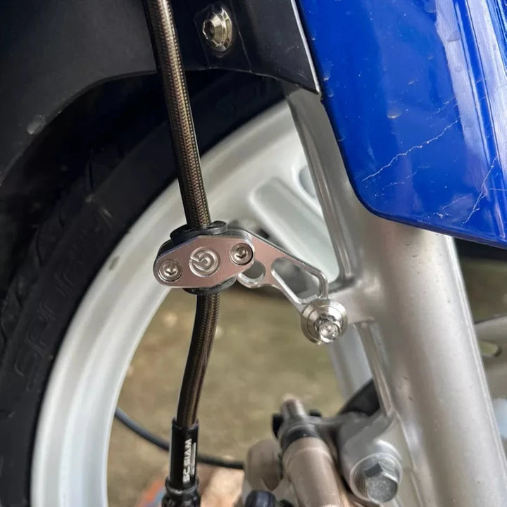 Front disc brake cable clamp 1 GTR